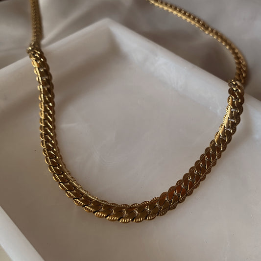 Collar Lily